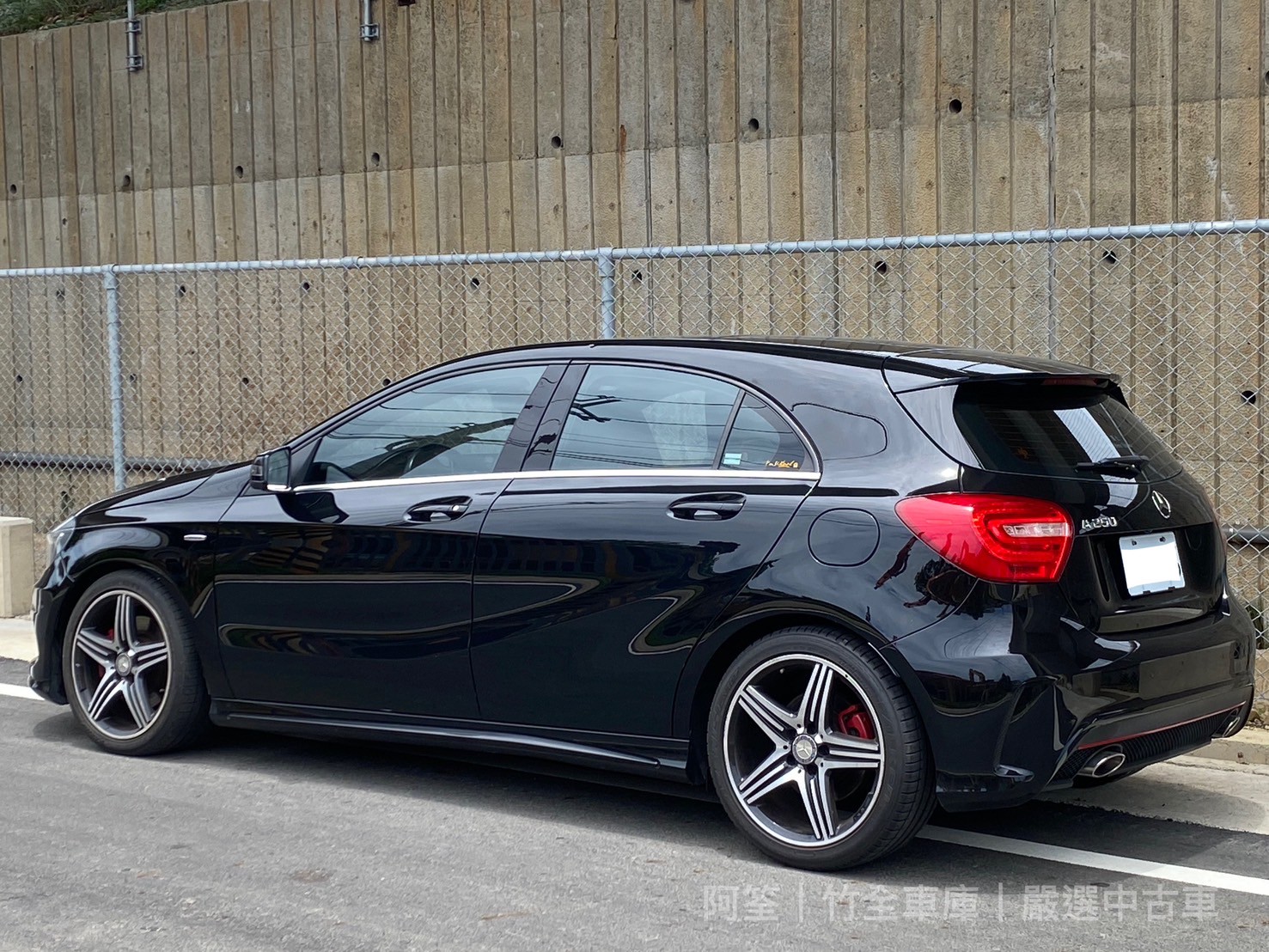 這台賓士要賣｜A250 sport版｜汽油 － ✔️實車實跑✔️貸款諮詢✔️售後保固 － 配備： ✔️定速✔️恆溫✔️倒車顯影 ✔️換檔撥片✔️自動熄火✔️雙電動記憶椅 ✔️全景天窗✔️電動收折✔️前後雷達 － 買車賣車找阿筌🫡 預約看車  第5張相片
