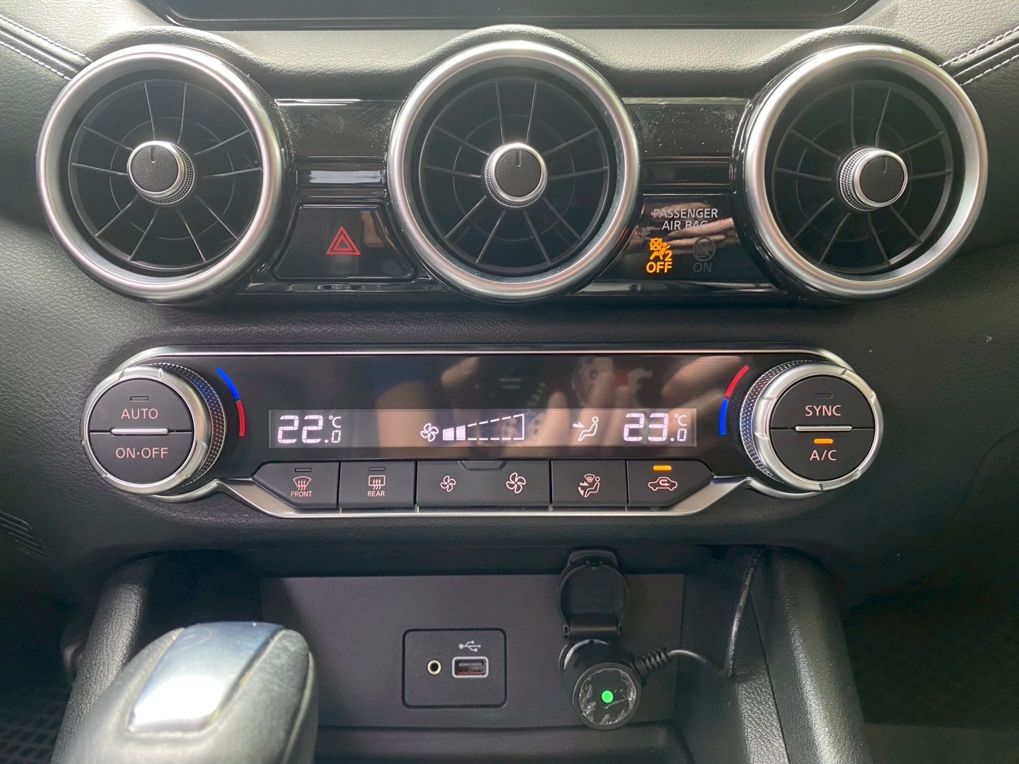2020年｜尊爵智駕版｜汽油 － ✔️全車原鈑✔️實車實跑✔️貸款諮詢 － 配備： ✔️免鑰匙啟動✔️ACC前後雷達 ✔️CarPlay ✔️盲點✔️恆溫 ✔️車道維持✔️摸門解鎖✔️倒車顯示 ✔️後座出風口✔️360環景 － 買車賣車找阿  第5張相片