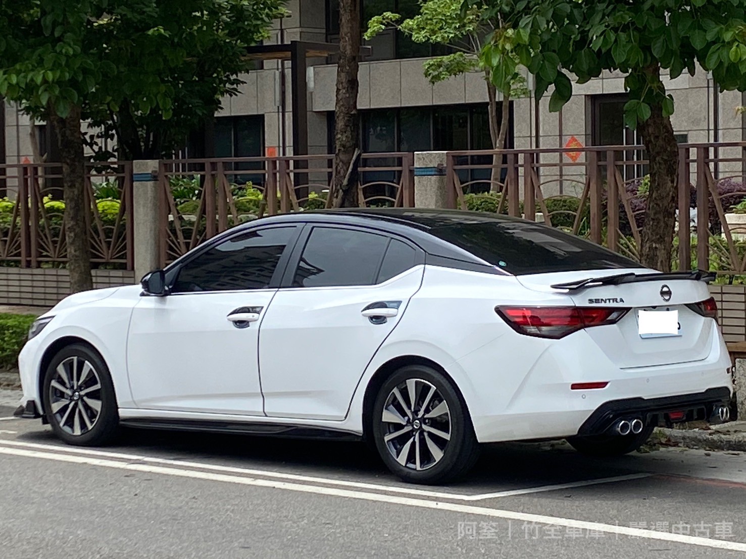 2020年｜尊爵智駕版｜汽油 － ✔️全車原鈑✔️實車實跑✔️貸款諮詢 － 配備： ✔️免鑰匙啟動✔️ACC前後雷達 ✔️CarPlay ✔️盲點✔️恆溫 ✔️車道維持✔️摸門解鎖✔️倒車顯示 ✔️後座出風口✔️360環景 － 買車賣車找阿  第7張相片