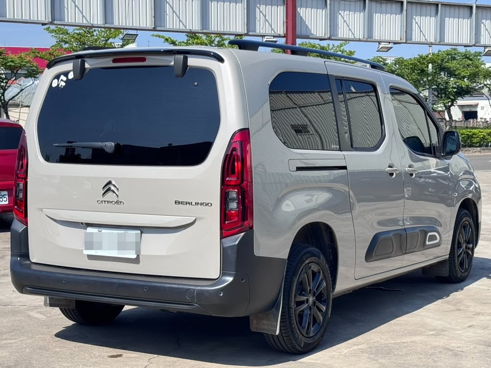 2022年 雪鐵龍 Berlingo 1.5長軸版 柴油渦輪 灰色 全車原版件  第2張相片