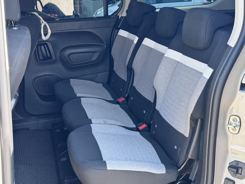 2022年 雪鐵龍 Berlingo 1.5長軸版 柴油渦輪 灰色 全車原版件  第8張相片
