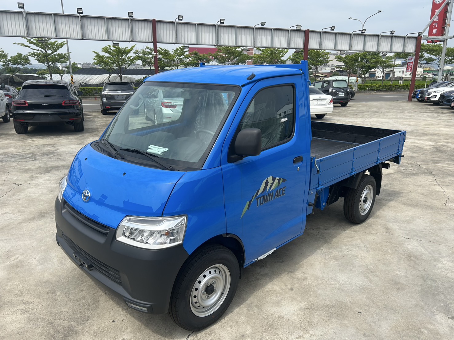 Toyota Town Ace 2024款 1.5汽油 木床自排 藍色 就是全新車 新車保固中 里程6公里  第1張相片