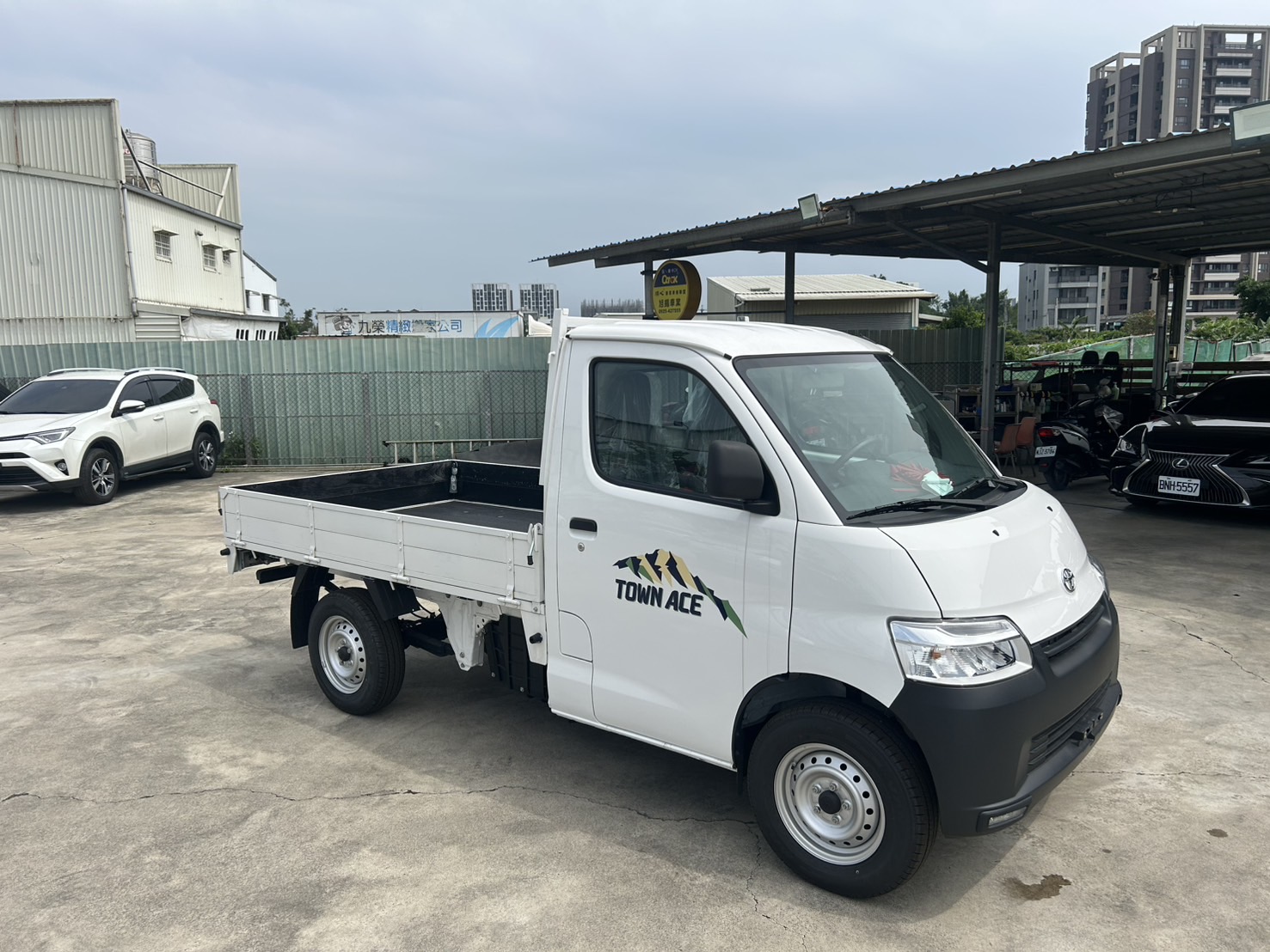 Toyota Town Ace 2024款 1.5汽油 木床自排 白色 就是全新車 新車保固中 里程6公里  第1張相片