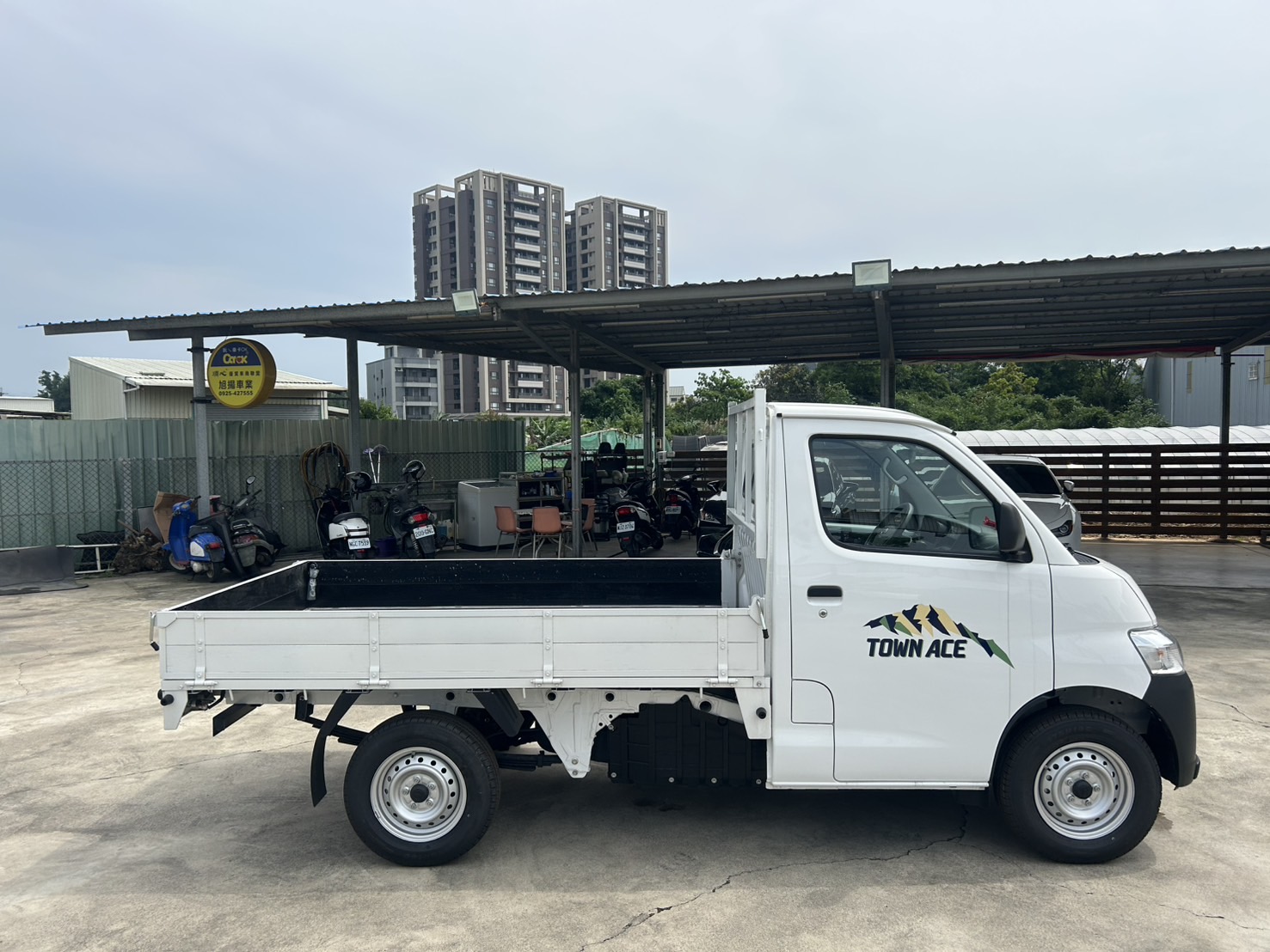 Toyota Town Ace 2024款 1.5汽油 木床自排 白色 就是全新車 新車保固中 里程6公里  第2張相片