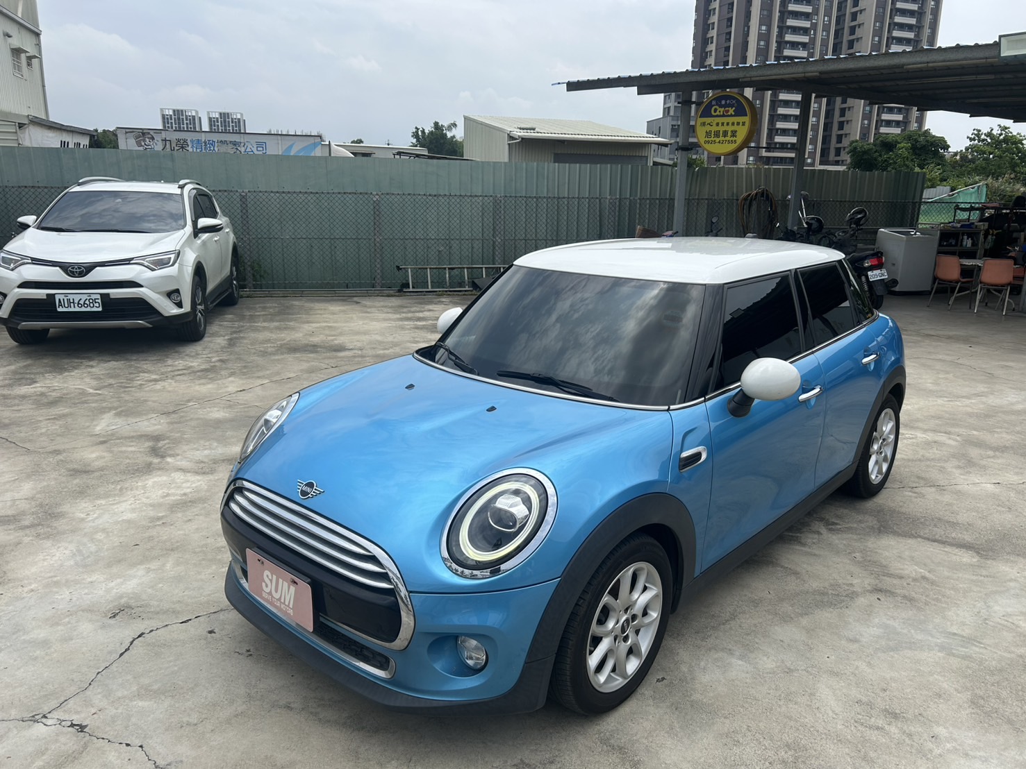 2018年Mini Hatch 5D Cooper F55型第三代小改款 全車原版件 喜歡英倫風朋友們的不要錯過  第1張相片