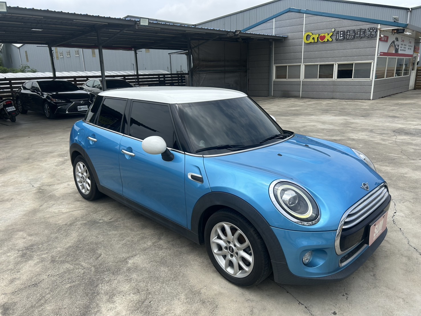 2018年Mini Hatch 5D Cooper F55型第三代小改款 全車原版件 喜歡英倫風朋友們的不要錯過  第3張相片