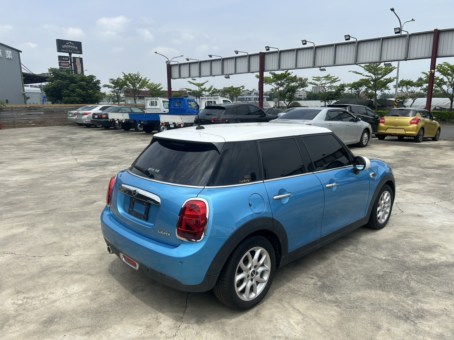 2018年Mini Hatch 5D Cooper F55型第三代小改款 全車原版件 喜歡英倫風朋友們的不要錯過  第4張相片