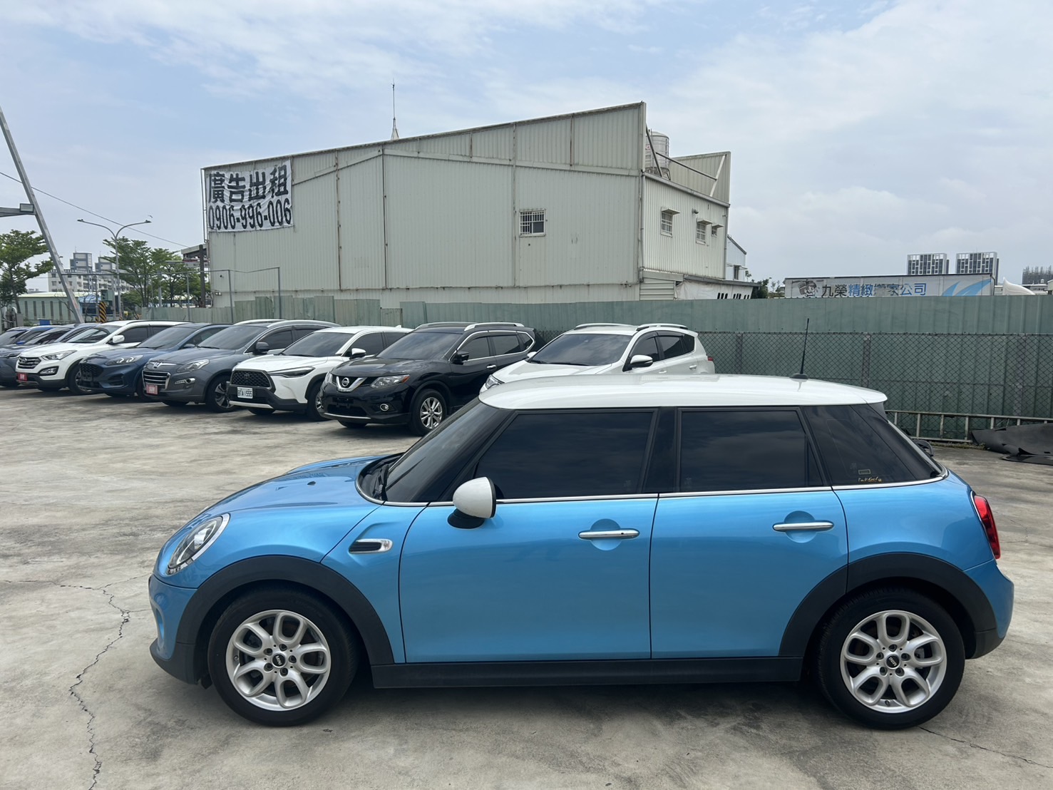 2018年Mini Hatch 5D Cooper F55型第三代小改款 全車原版件 喜歡英倫風朋友們的不要錯過  第5張相片