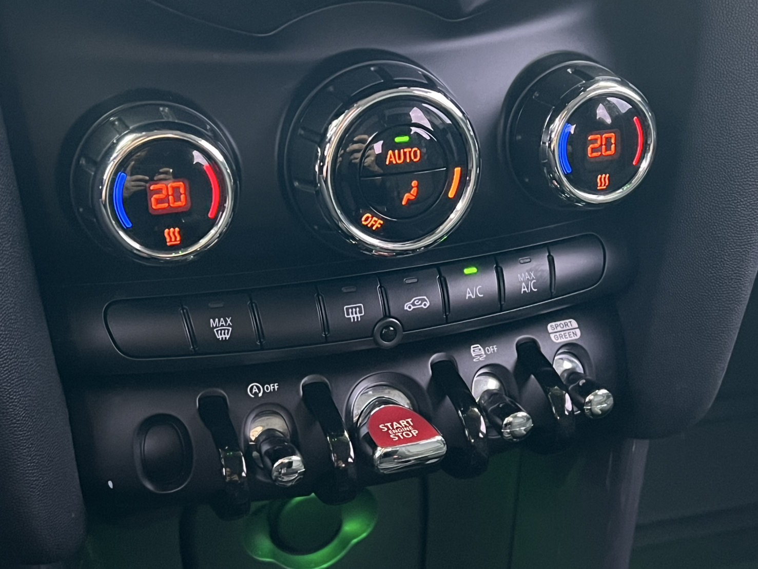 2018年Mini Hatch 5D Cooper F55型第三代小改款 全車原版件 喜歡英倫風朋友們的不要錯過  第12張相片