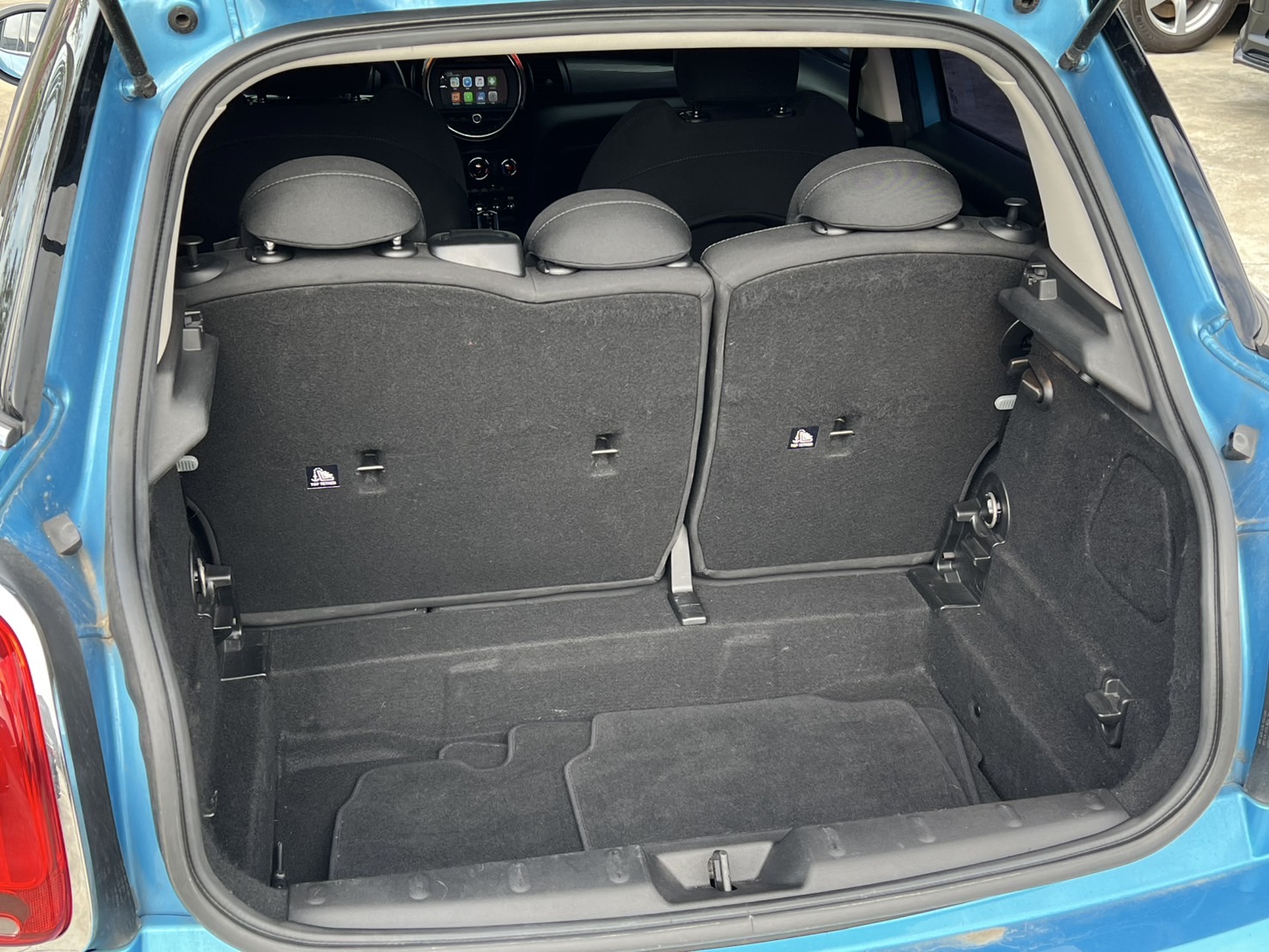 2018年Mini Hatch 5D Cooper F55型第三代小改款 全車原版件 喜歡英倫風朋友們的不要錯過  第15張相片