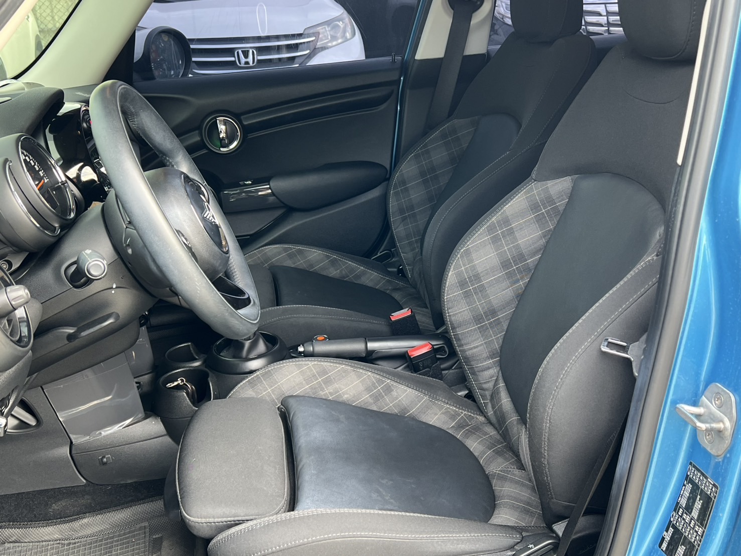 2018年Mini Hatch 5D Cooper F55型第三代小改款 全車原版件 喜歡英倫風朋友們的不要錯過  第16張相片