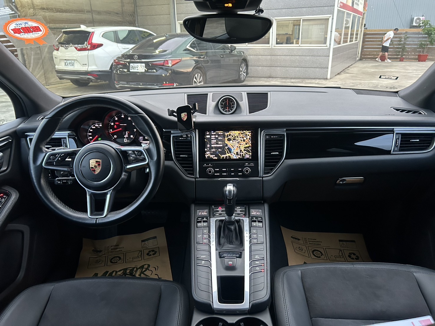 2017年 Porsche Macan 2.0L白金版 20吋多幅式鋁圈、Acc定速跟車、360環景影像  第8張相片