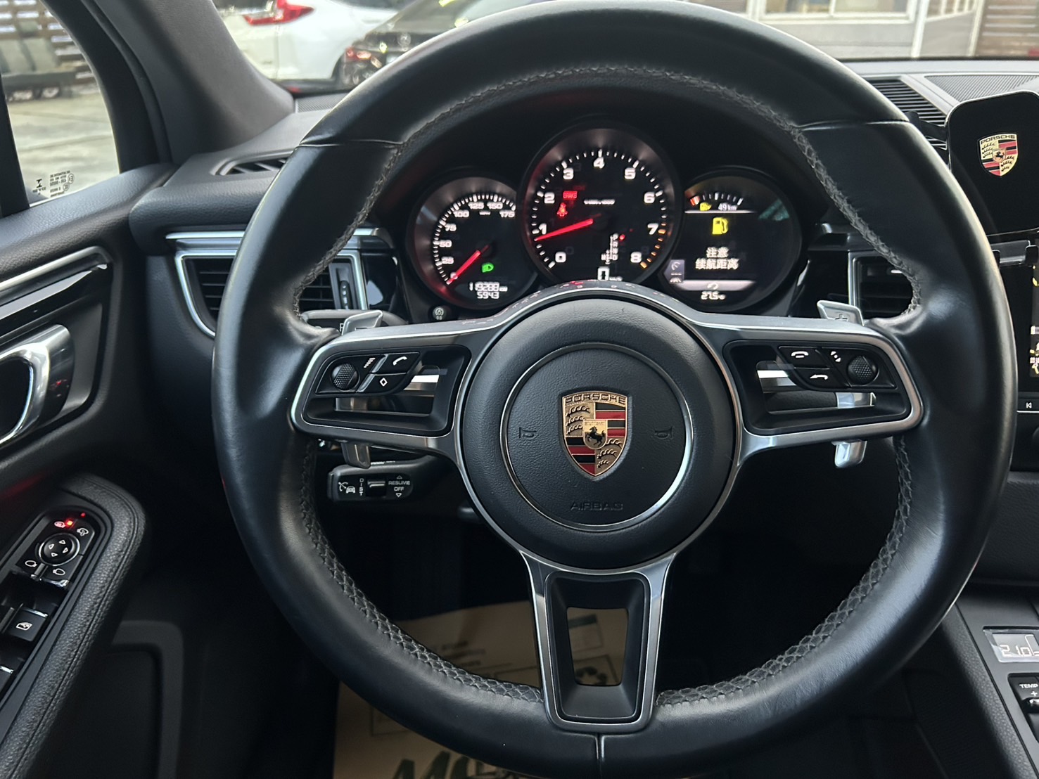 2017年 Porsche Macan 2.0L白金版 20吋多幅式鋁圈、Acc定速跟車、360環景影像  第9張相片