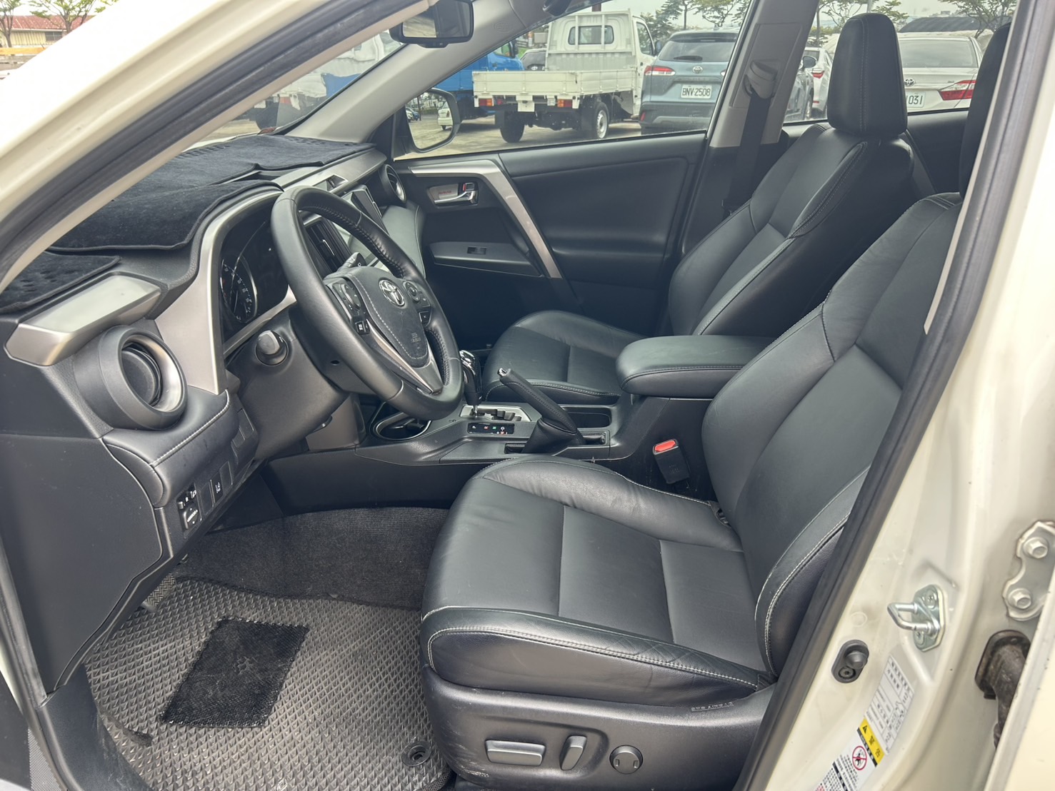  2017年 Toyota RAV4 2.0尊爵版 全車原版件 國民神車首選   第8張相片
