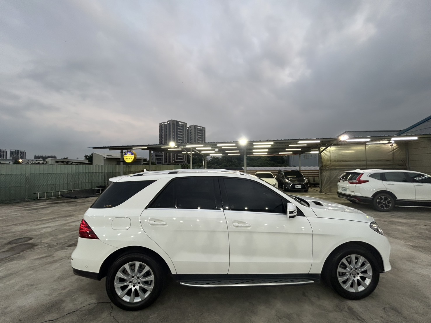 2016年 M-Benz GLE250D 4MATIC 總代理  德系工藝豪華休旅 高貴不貴  第3張相片