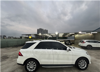 2016年 M-Benz GLE250D 4MATIC 總代理  德系工藝豪華休旅 高貴不貴  第3張縮圖