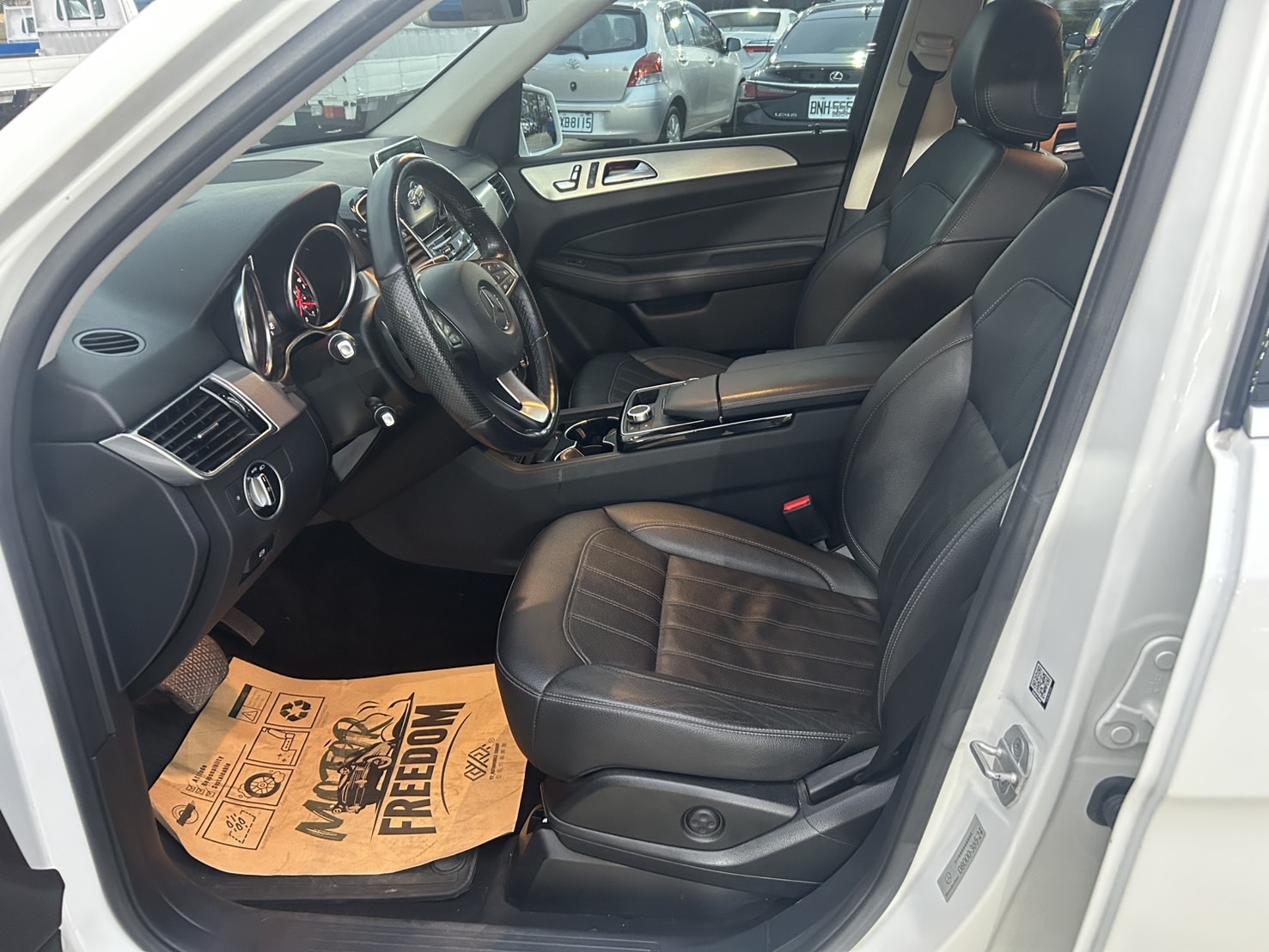 2016年 M-Benz GLE250D 4MATIC 總代理  德系工藝豪華休旅 高貴不貴  第7張相片