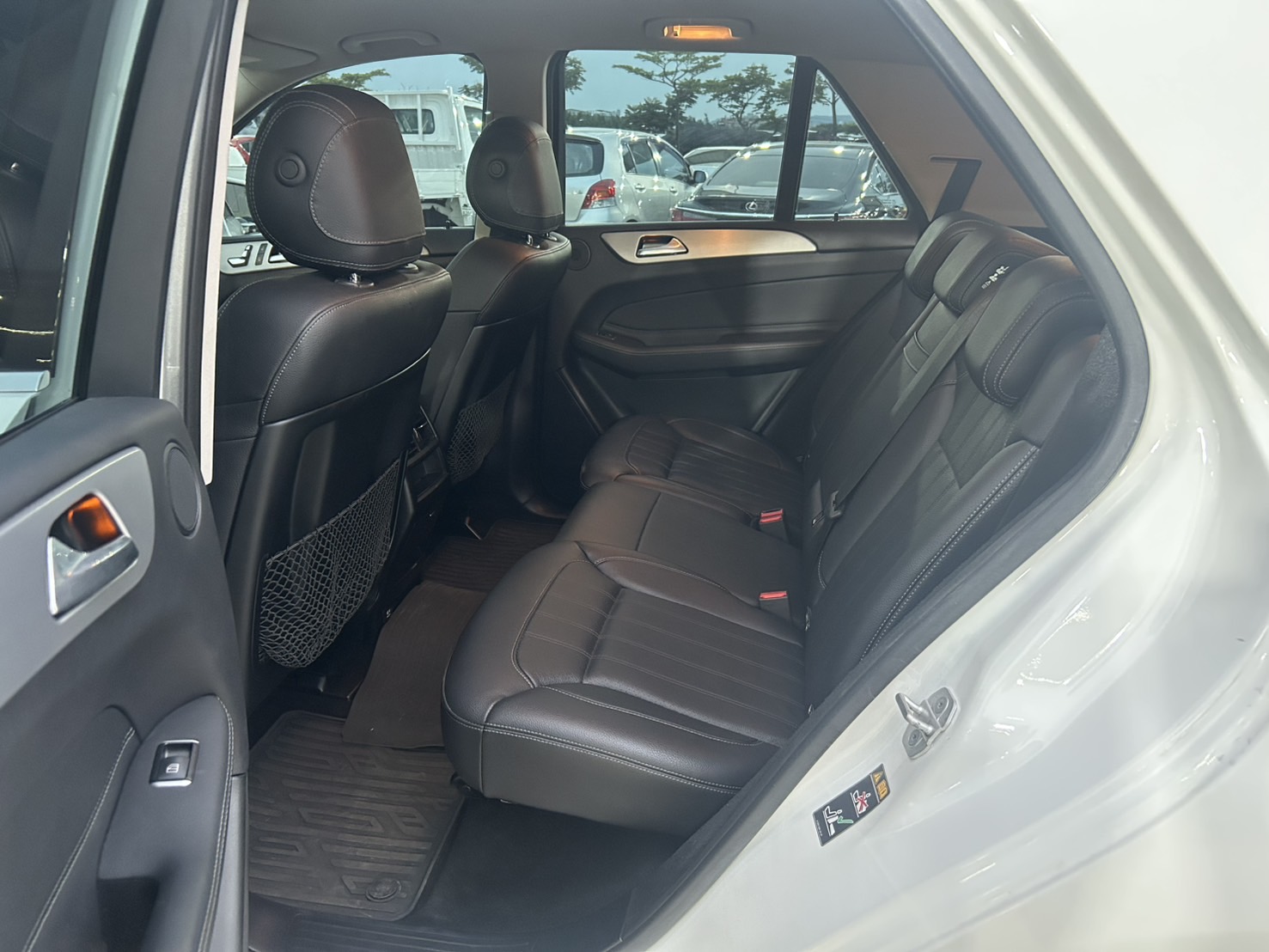 2016年 M-Benz GLE250D 4MATIC 總代理  德系工藝豪華休旅 高貴不貴  第8張相片