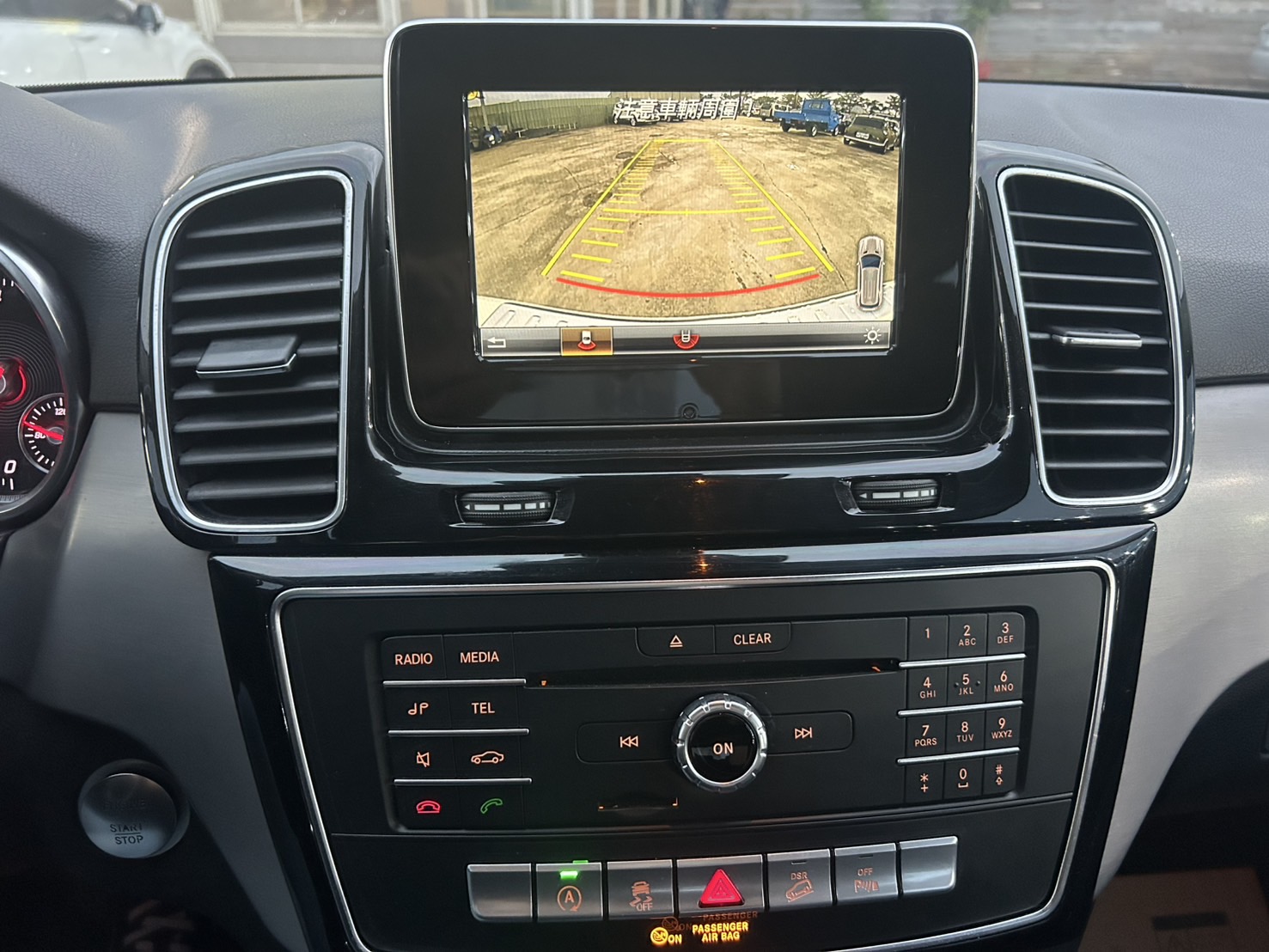 2016年 M-Benz GLE250D 4MATIC 總代理  德系工藝豪華休旅 高貴不貴  第9張相片
