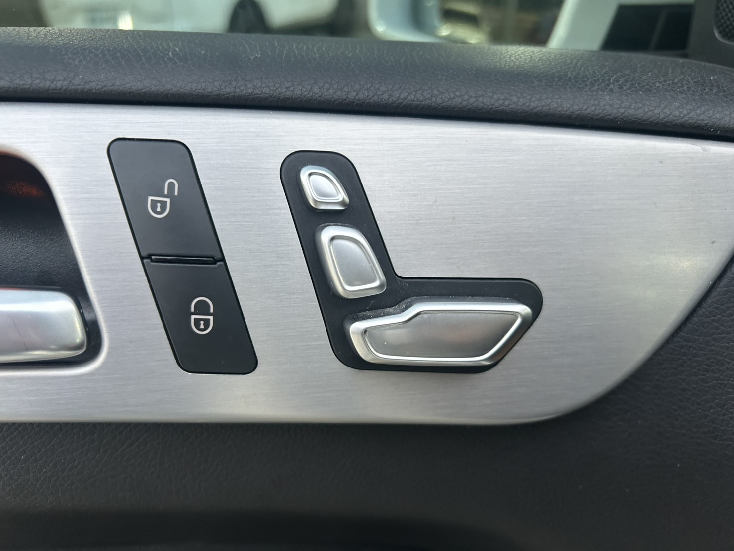2016年 M-Benz GLE250D 4MATIC 總代理  德系工藝豪華休旅 高貴不貴  第10張相片