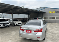 2013年 Toyota Camry  2.0 E 銀色 全車原版件/一手車/里程只跑3萬公里 你沒看錯 就是3萬公里 附監理站證明  第4張縮圖