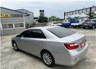 2013年 Toyota Camry  2.0 E 銀色 全車原版件/一手車/里程只跑3萬公里 你沒看錯 就是3萬公里 附監理站證明  第5張縮圖