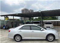 2013年 Toyota Camry  2.0 E 銀色 全車原版件/一手車/里程只跑3萬公里 你沒看錯 就是3萬公里 附監理站證明  第6張縮圖