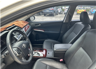 2013年 Toyota Camry  2.0 E 銀色 全車原版件/一手車/里程只跑3萬公里 你沒看錯 就是3萬公里 附監理站證明  第7張縮圖