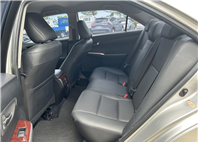 2013年 Toyota Camry  2.0 E 銀色 全車原版件/一手車/里程只跑3萬公里 你沒看錯 就是3萬公里 附監理站證明  第8張縮圖