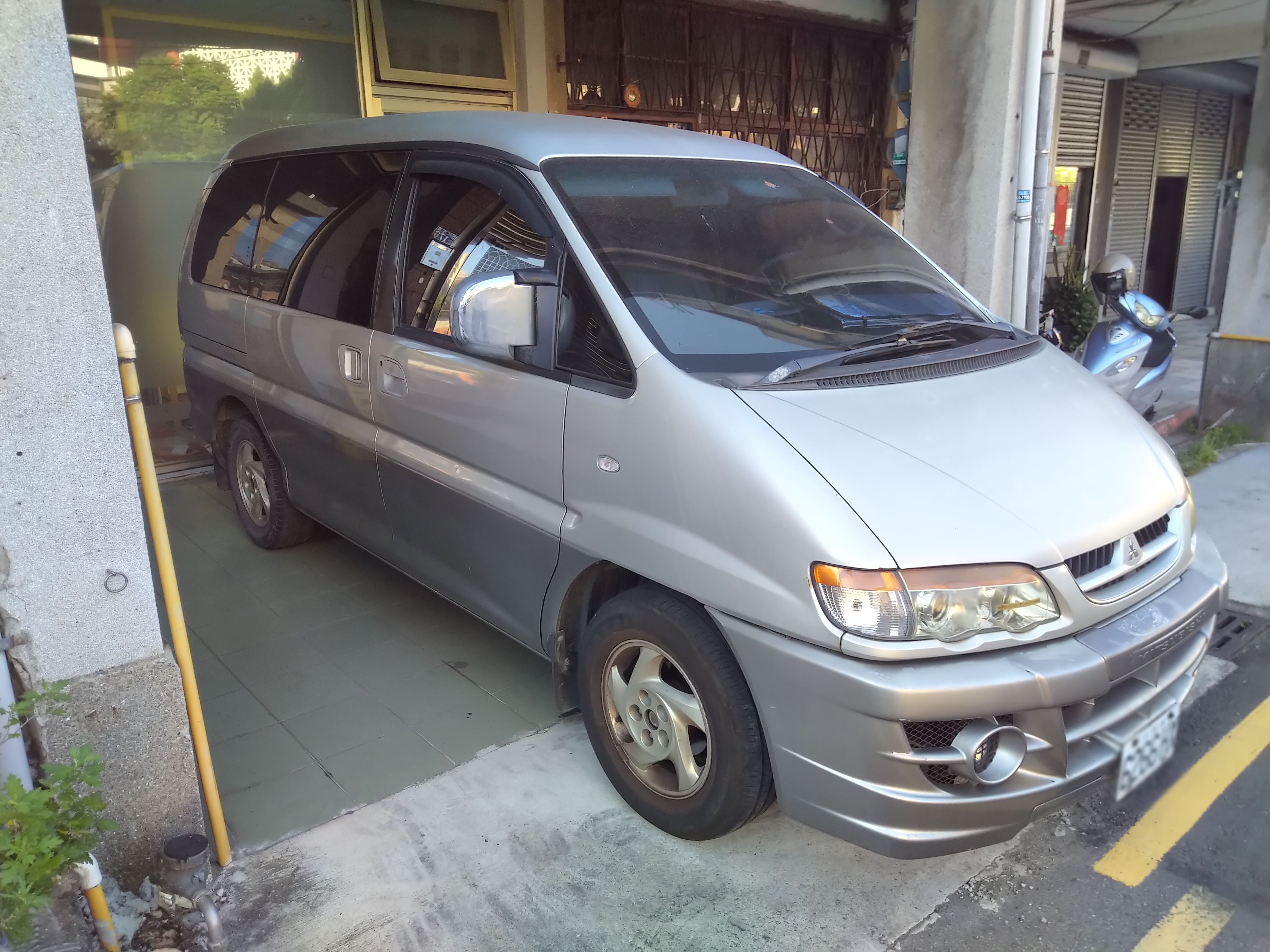 車主自售三菱MITUBISH SPACE GEAR 2.4 EXCEED 2004年出廠  第3張相片