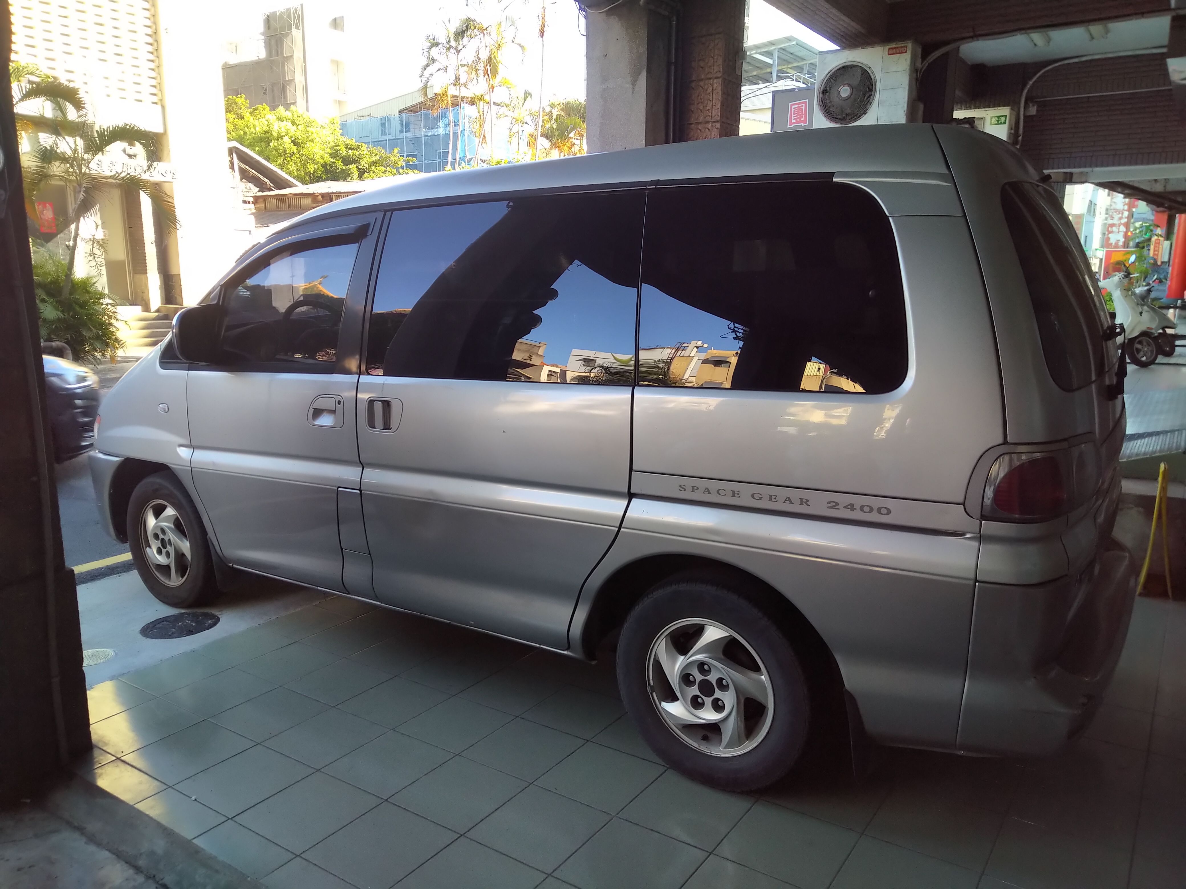 車主自售三菱MITUBISH SPACE GEAR 2.4 EXCEED 2004年出廠  第4張相片