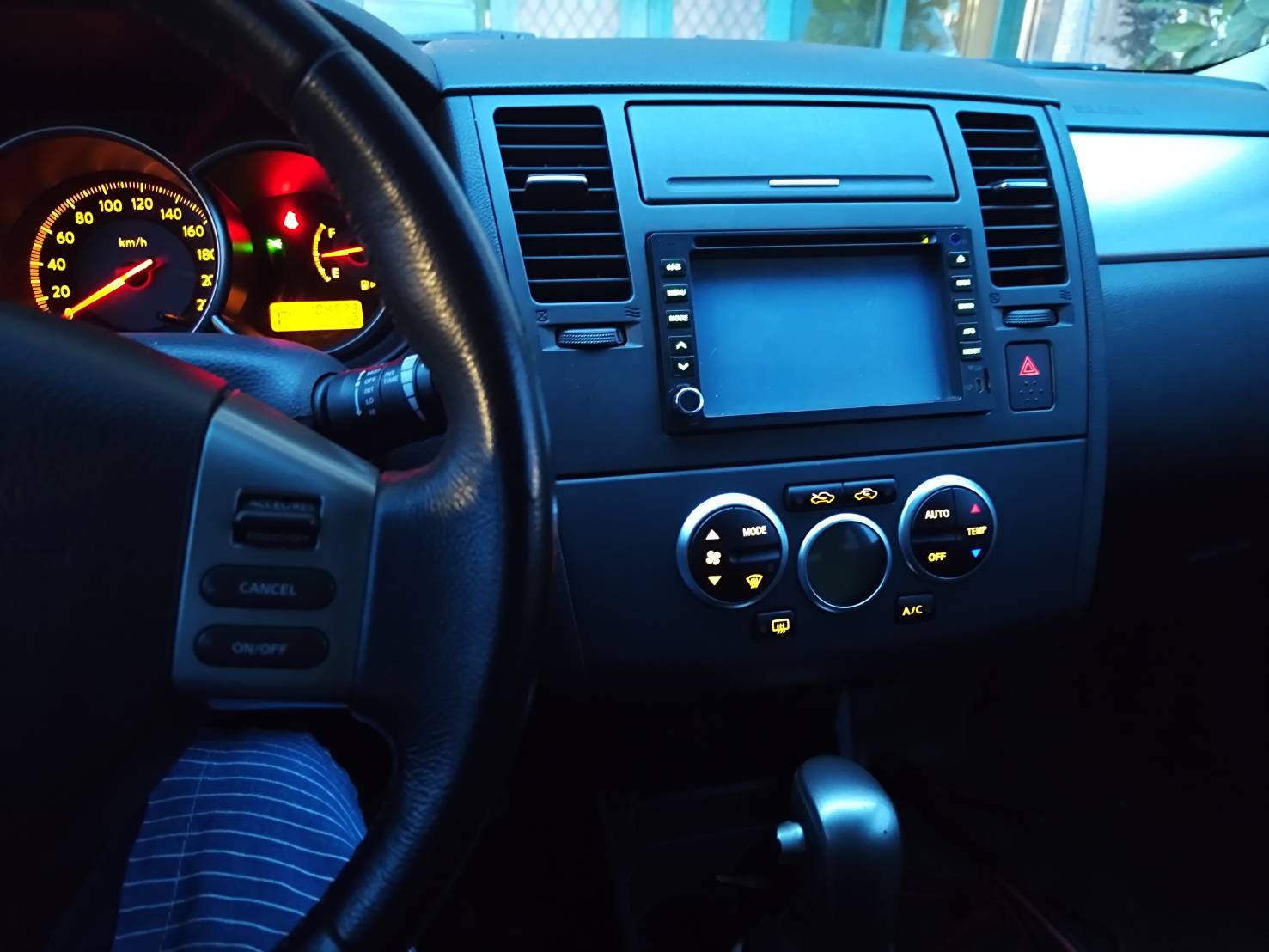 NISSAN  Tiida  第3張相片