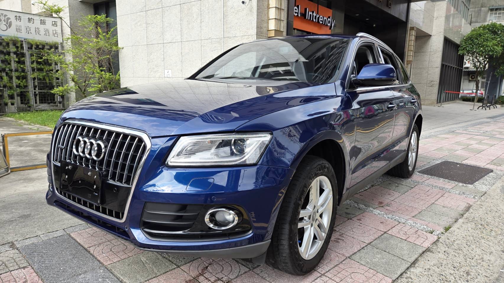 15年12出廠16年4月領牌.AUDI  Q5.汽油 Q. TFSI 漂亮金屬星際藍   第4張相片