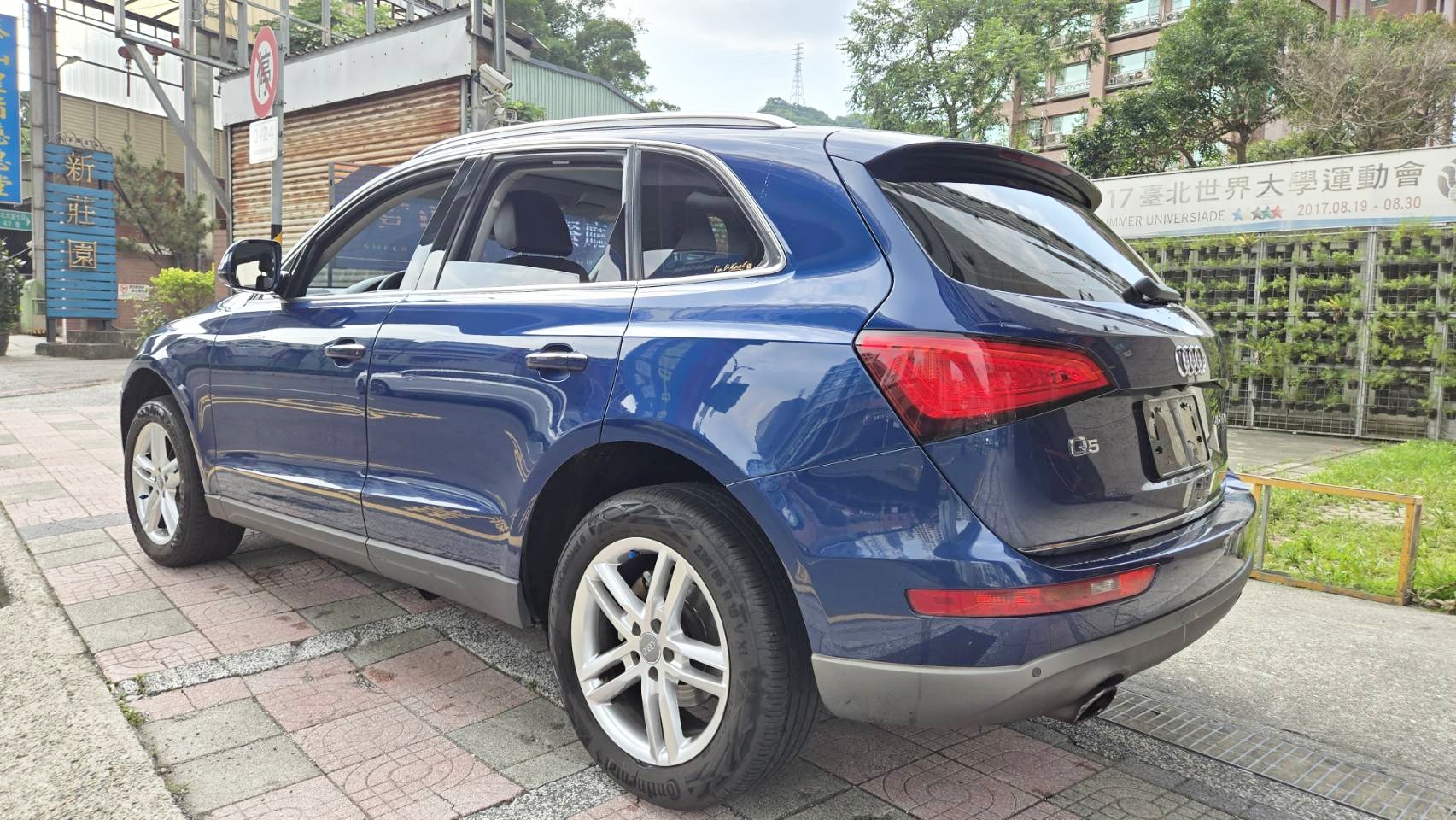 15年12出廠16年4月領牌.AUDI  Q5.汽油 Q. TFSI 漂亮金屬星際藍   第2張相片