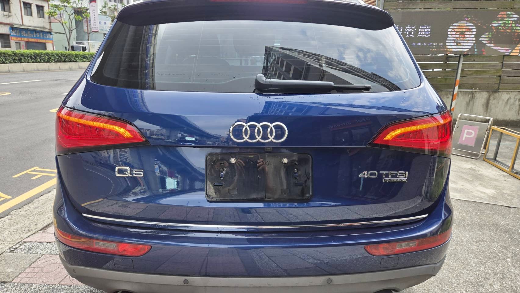 15年12出廠16年4月領牌.AUDI  Q5.汽油 Q. TFSI 漂亮金屬星際藍   第3張相片