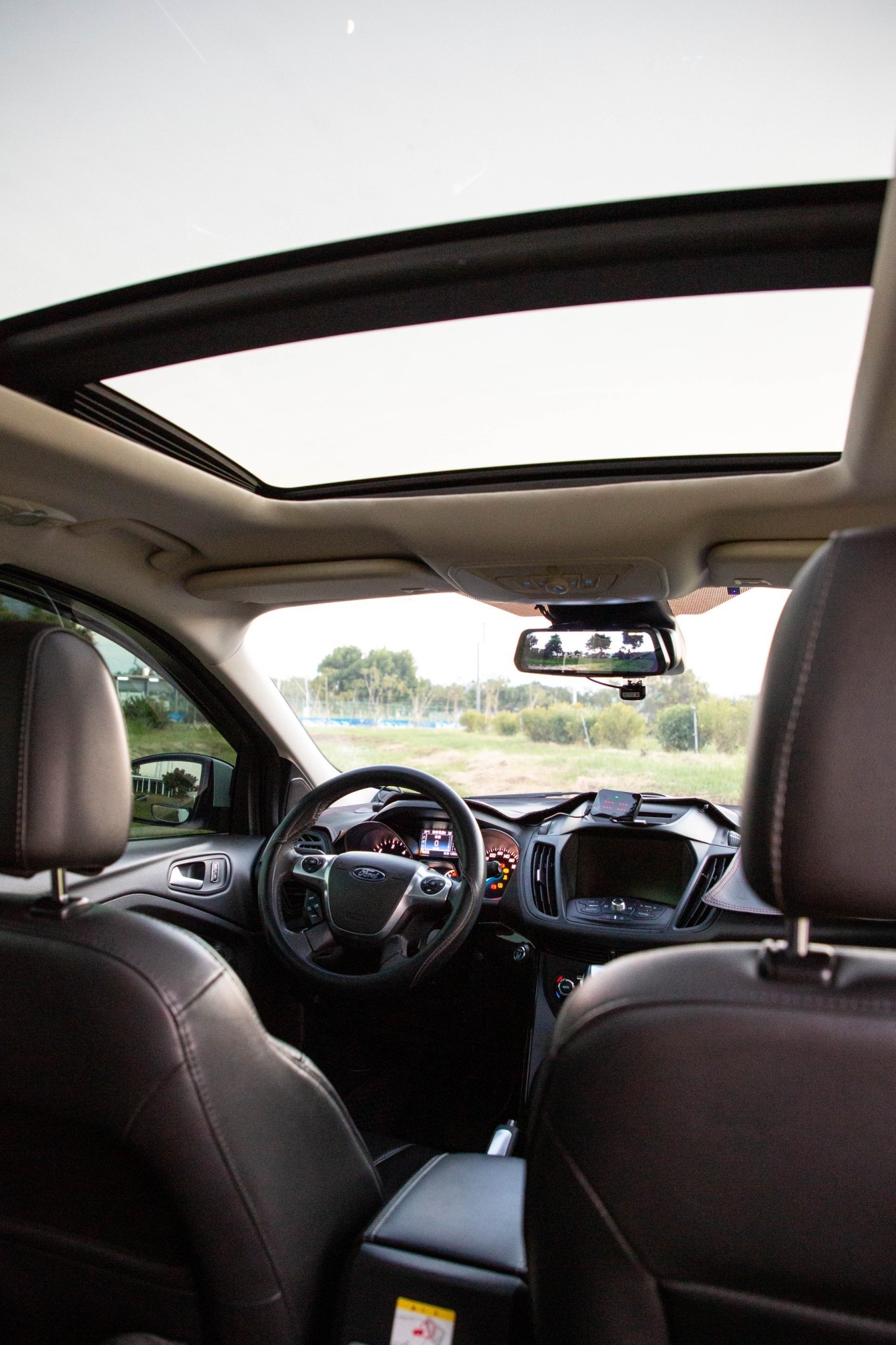 🚙 2015 Ford Kuga 柴油時尚經典款｜白色｜認證車 🔧 基本資訊 里程：15.5 萬公里 售價：25.8 萬元 認證車｜已通過專業檢測｜保證無重大事故、泡水紀錄 五年期貸款試算：每月約 $4,869 元（年利率 5% 等額本  第1張相片