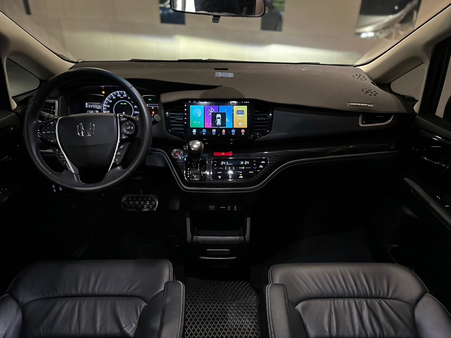 🚘 2018 Honda Odyssey Apex 七人座｜銀色｜認證車 🔧 基本資訊 里程：4.3 萬公里 售價：113.8 萬元 認證車｜已通過專業檢測｜保證無重大事故、泡水紀錄 五年期貸款試算：每月約 $21,475 元 （年利率  第1張相片