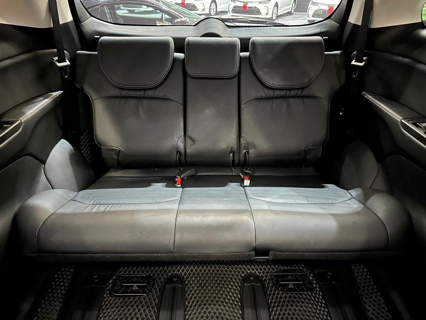 🚘 2018 Honda Odyssey Apex 七人座｜銀色｜認證車 🔧 基本資訊 里程：4.3 萬公里 售價：113.8 萬元 認證車｜已通過專業檢測｜保證無重大事故、泡水紀錄 五年期貸款試算：每月約 $21,475 元 （年利率  第6張相片