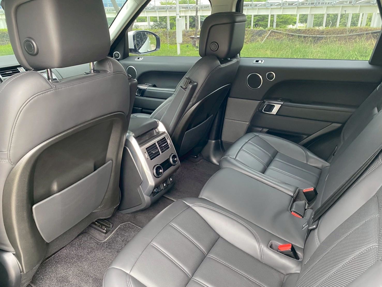 ✅【2019 Range Rover Sport 2.0 Si4 HSE｜白色｜原鈑件】🚘 四驅系統＋氣壓懸吊 舒適與性能一次到位  🔧 基本資訊 年份：2019 車型：Range Rover Sport 2.0 Si4 HSE 顏色：  第1張相片