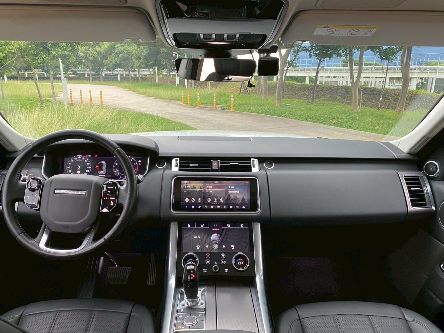 ✅【2019 Range Rover Sport 2.0 Si4 HSE｜白色｜原鈑件】🚘 四驅系統＋氣壓懸吊 舒適與性能一次到位  🔧 基本資訊 年份：2019 車型：Range Rover Sport 2.0 Si4 HSE 顏色：  第2張相片
