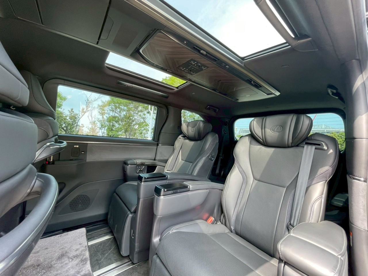 🚘 2023 Lexus LM500h 六人座｜黑色  🔧 基本資訊 里程：10,000 公里 售價：398 萬元 五年期貸款試算：每月約 $75,108 元 （年利率 5%｜等額本息）  ⚙ 動力重點 2.4L 渦輪油電複合動力系統｜  第4張相片