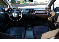 🚘 2017 BMW i3｜純電駕馭 × 智慧科技｜銀色｜認證車 🔧 基本資訊 里程：6.8 萬公里 售價：89.8 萬元 認證車｜已通過專業檢測｜保證無重大事故、泡水紀錄 五年期貸款試算：每月約 $16,946 元（年利率 5% 等額  第6張縮圖