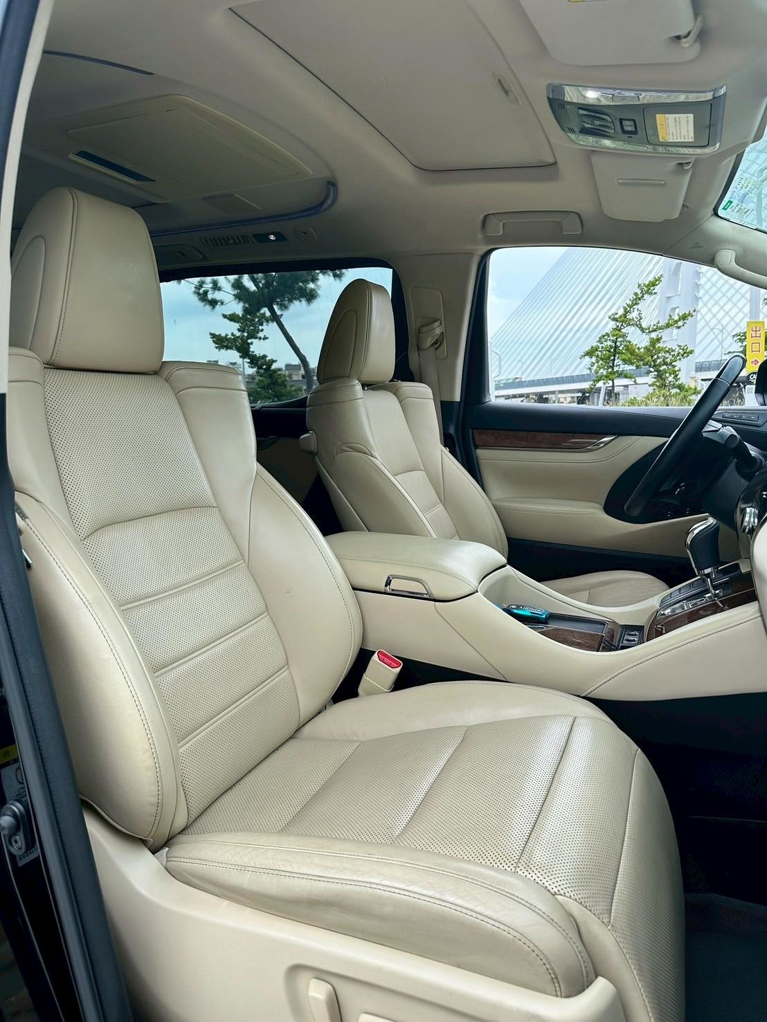 🚘【2015 Toyota Alphard｜黑色｜原鈑件】🚘  🔧 基本資訊 里程：192,000 公里 售價：158 萬元 五年期貸款試算：約 $29,400 元 / 月 （年利率 5% 等額本息）  ⚙ 動力重點 3.5L V6   第3張相片