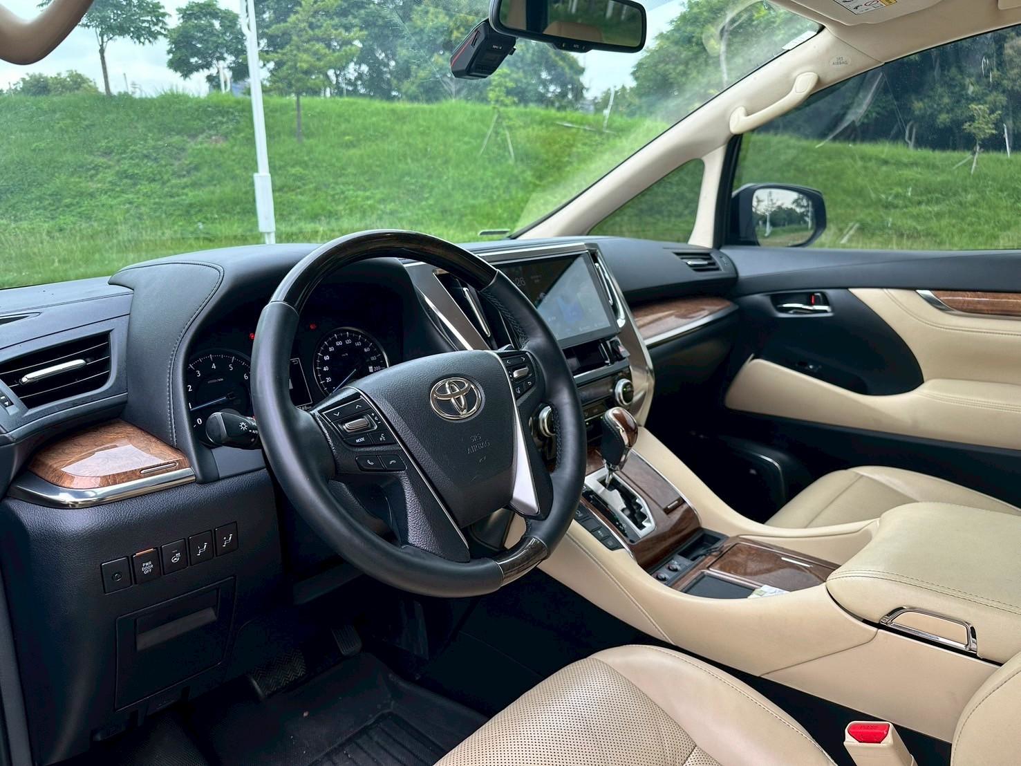 🚘【2015 Toyota Alphard｜黑色｜原鈑件】🚘  🔧 基本資訊 里程：192,000 公里 售價：158 萬元 五年期貸款試算：約 $29,400 元 / 月 （年利率 5% 等額本息）  ⚙ 動力重點 3.5L V6   第4張相片