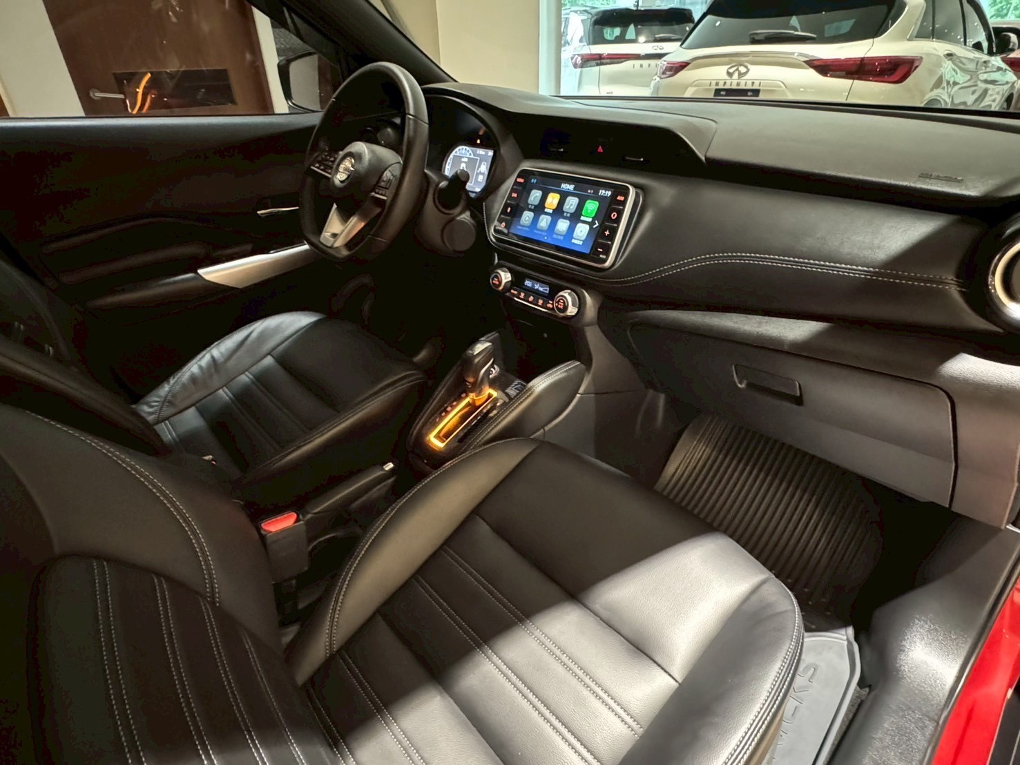 2020 Nissan Kicks 智行旗艦版雙色原鈑件 0912311554呂小姐  第4張相片