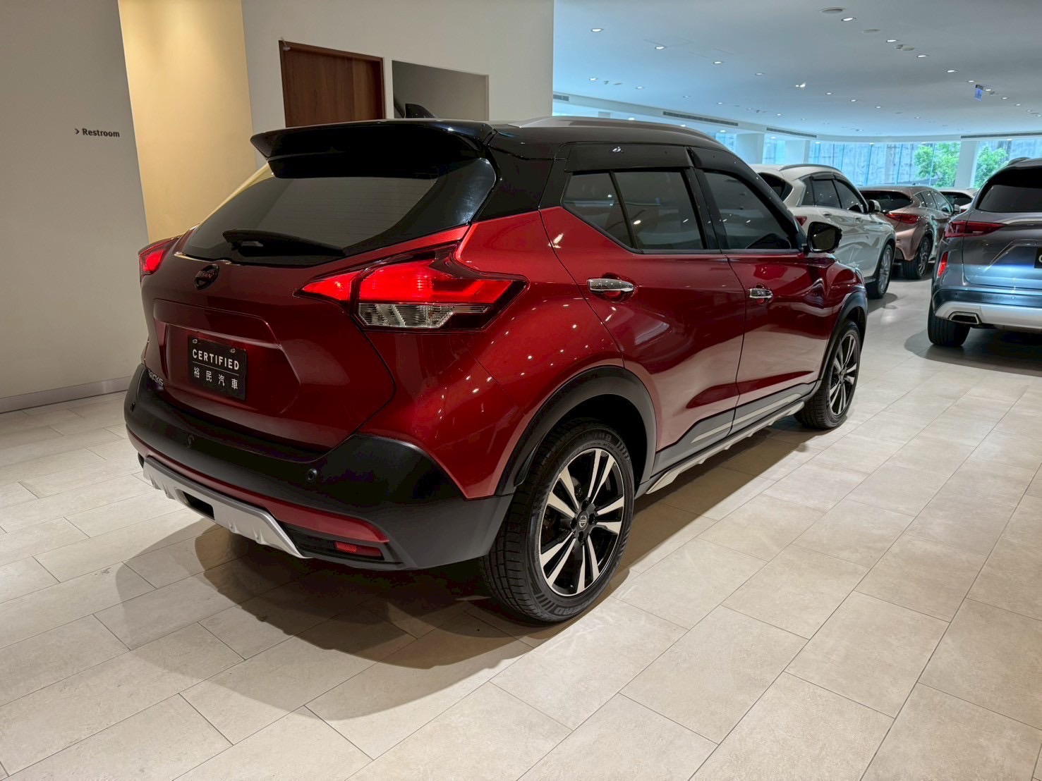 2020 Nissan Kicks 智行旗艦版雙色原鈑件 0912311554呂小姐  第6張相片