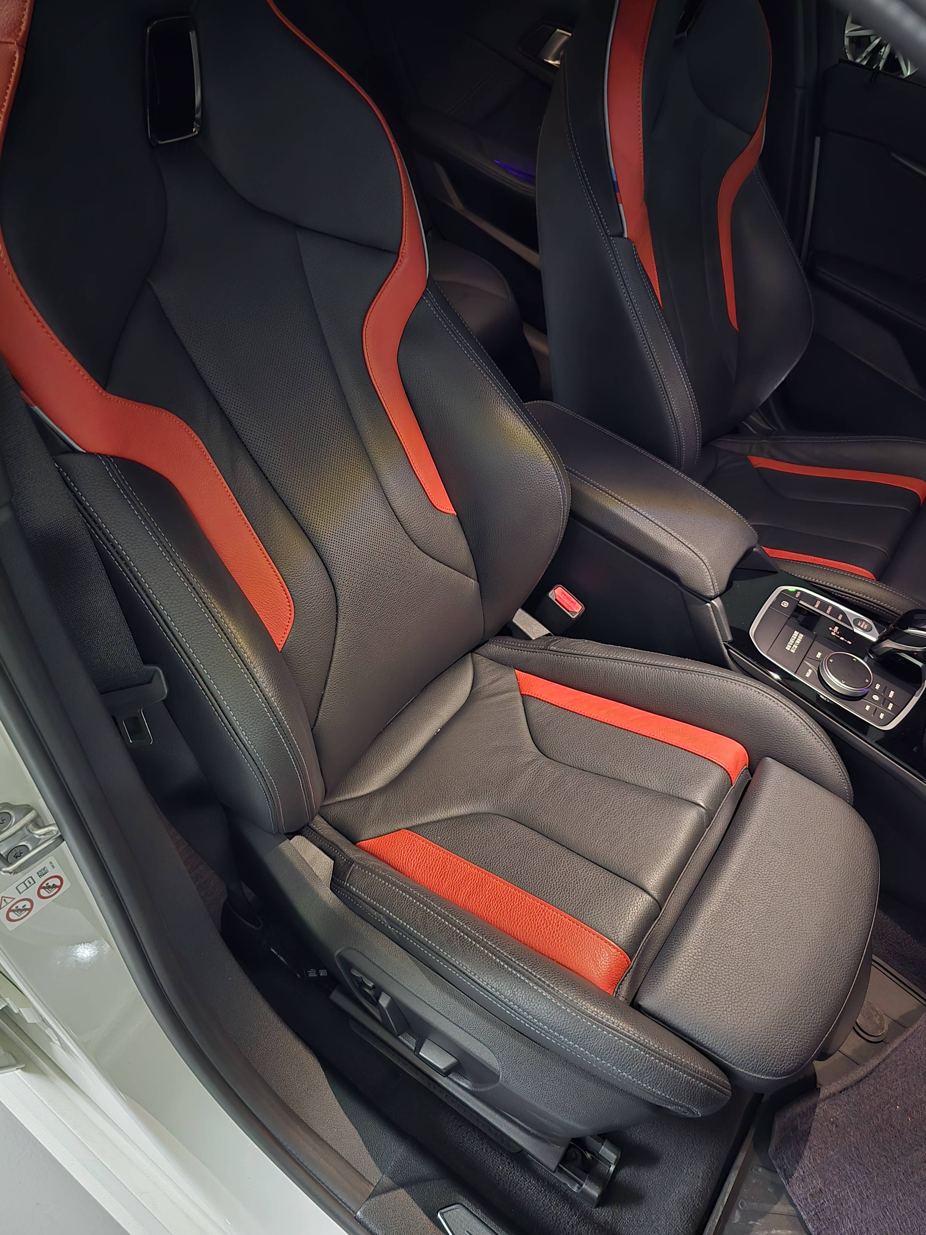 BMW寶馬 118i Edition ColorVision  第9張相片