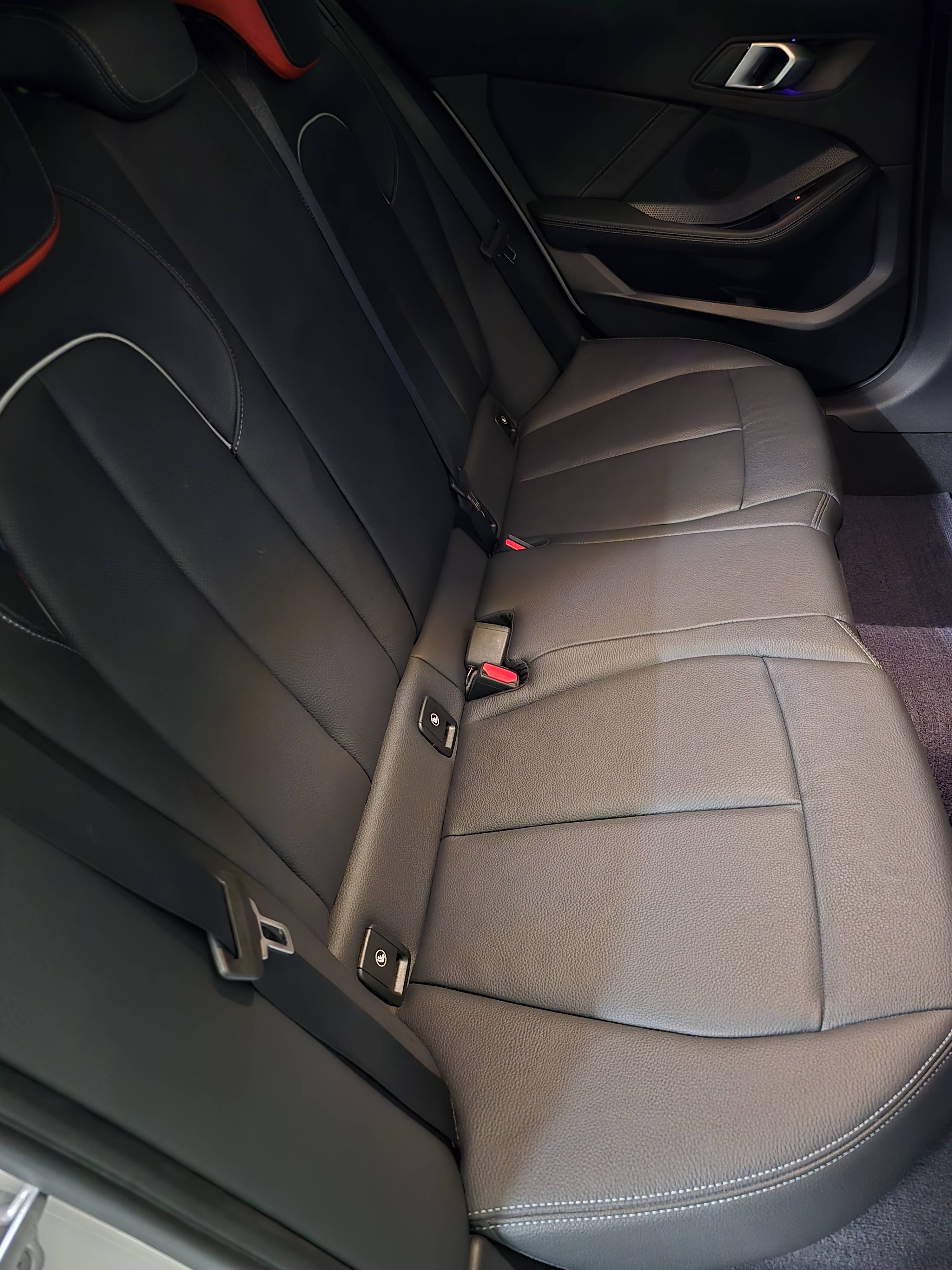 BMW寶馬 118i Edition ColorVision  第10張相片