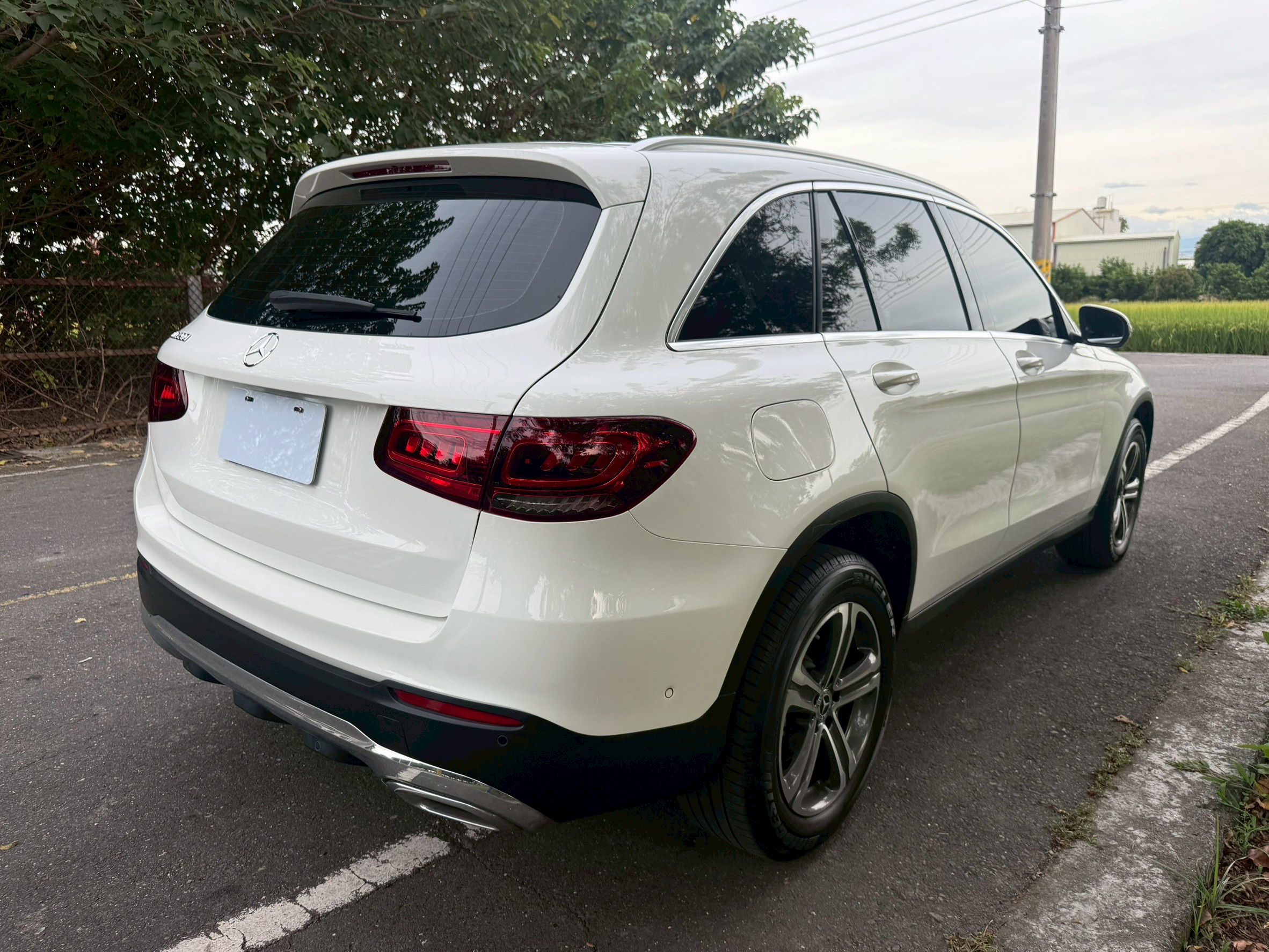 2019 M-BENZ GLC200 SUV 電洽0909-286-688 可LINE  第2張相片