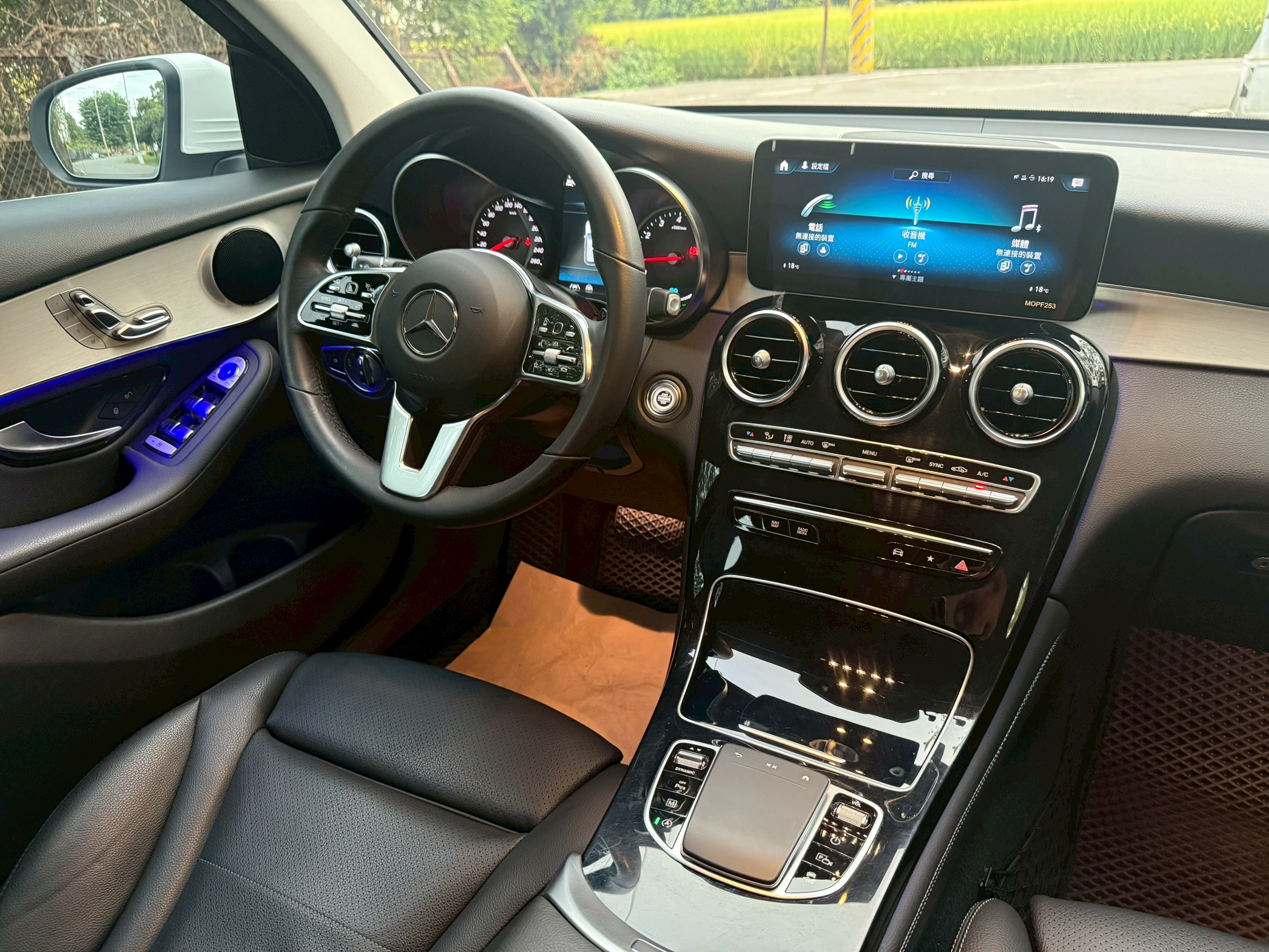 2019 M-BENZ GLC200 SUV 電洽0909-286-688 可LINE  第3張相片